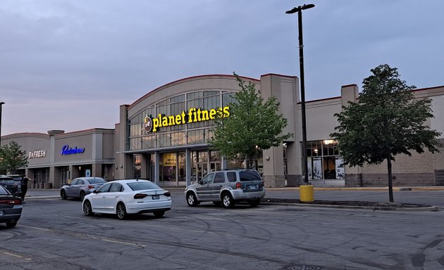 Photo of Washington Square Mall.