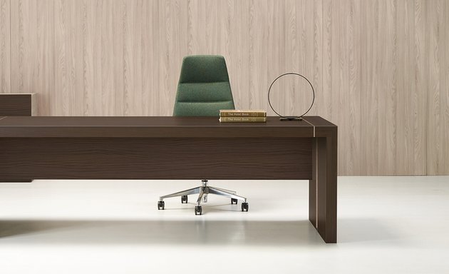 Photo of Italian executive desks CA: La Mercanti USA