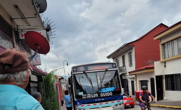 Foto de Parada de buses Los Guido Cementerio y Casa Cuba