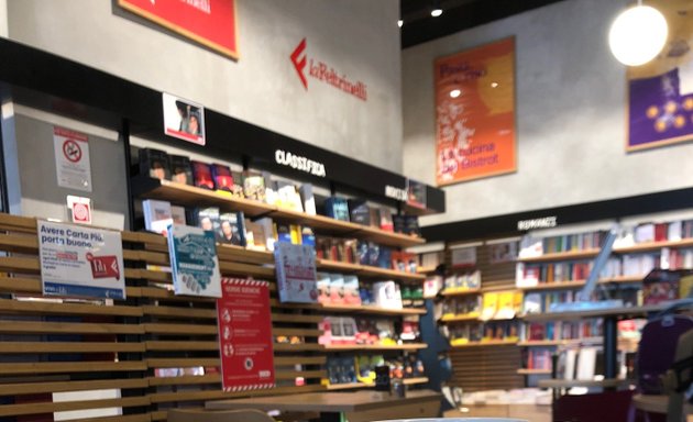 foto laFeltrinelli RED