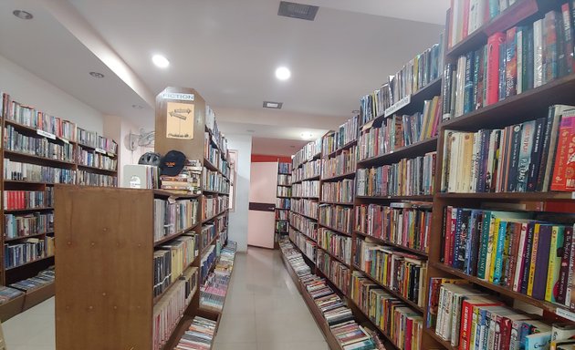 Photo of Library Booksaxis