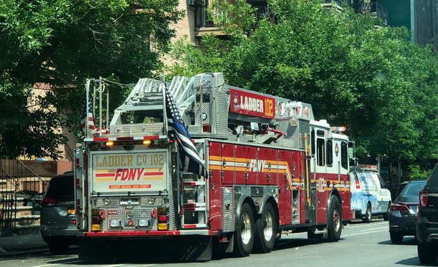 Photo of FDNY Ladder 102