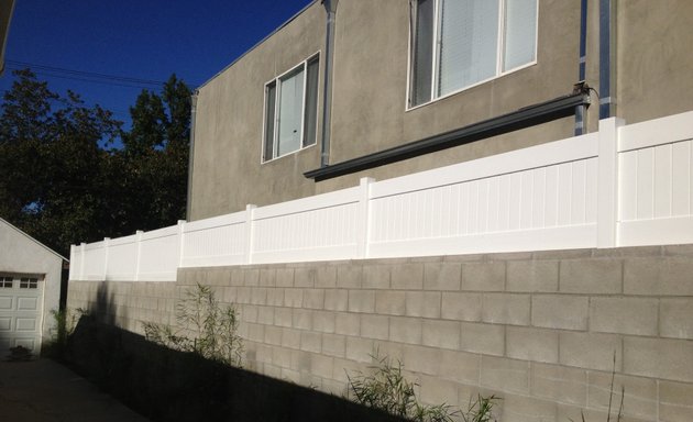 Photo of Lifetime Vinyl Fence