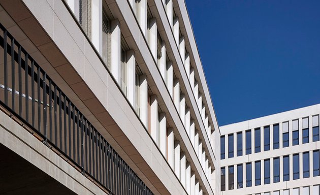 Photo de Bibliothèque de la Maison Internationale des Langues et Cultures