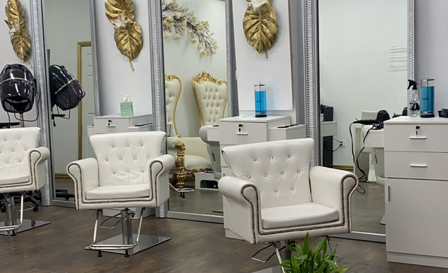 Photo of Attractive Beauty Salon Studio