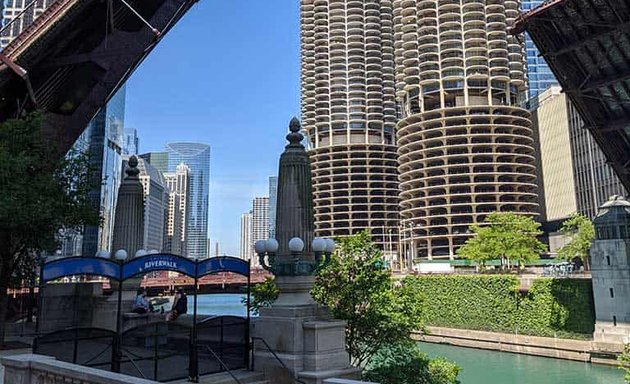 Photo of Skyline Chicago Limo