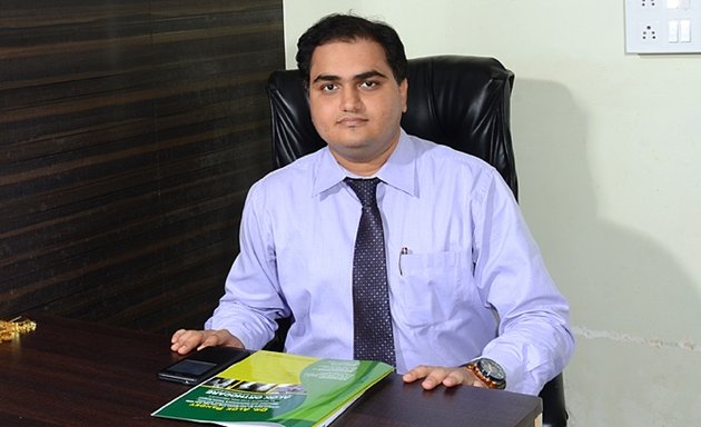 Photo of Dr. Alok Pandey , CONSULTANT JOINT REPLACEMENT SURGEON.