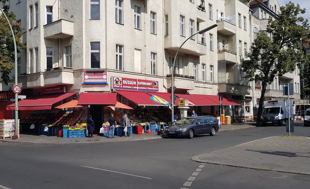 Foto von Düzgün Supermarkt