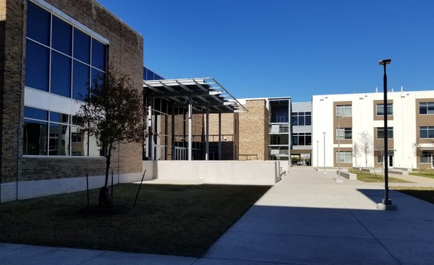 Photo of Milby High School