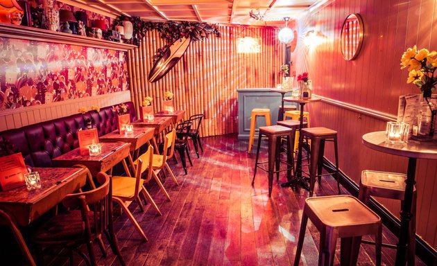 Photo of Simmons Bar | Mornington Crescent