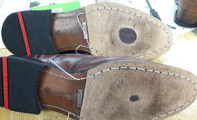 Foto von Schuhreparatur & Änderungsschneiderei. Reinigung und Wäscheannahme