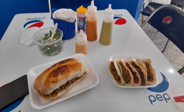 Foto de Tacos y Tortas La Tona