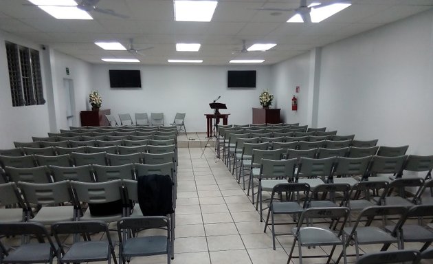 Foto de Salón del Reino de Los Testigos de Jehová