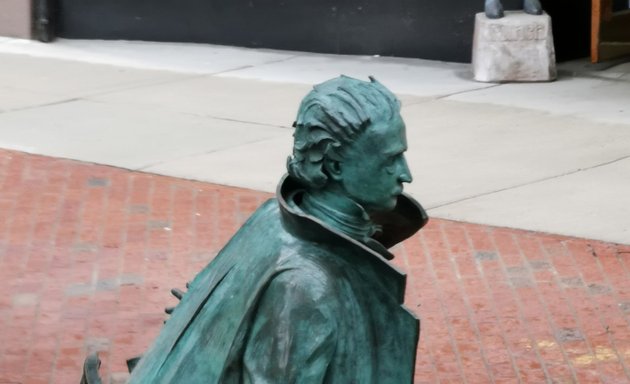 Photo of Edgar Allan Poe Statue