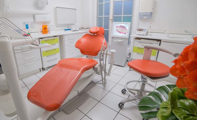 Photo de Docteur Houssamo Bachar - Chirurgien Dentiste à Paris (75017)