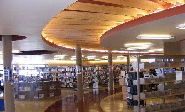 Photo of Edmonton Public Library - Idylwylde (Bonnie Doon)