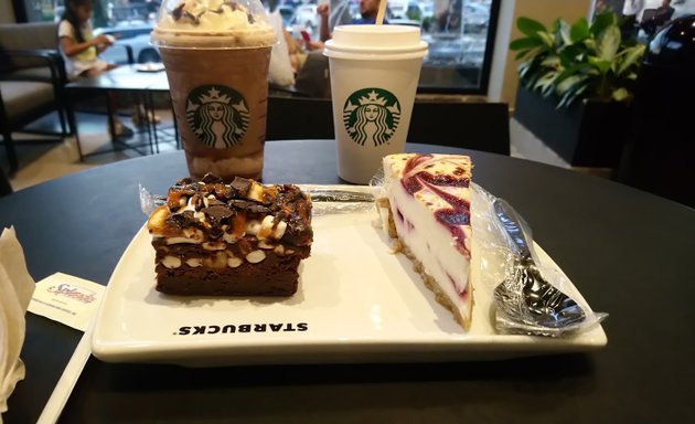 Foto de Starbucks Paseo de Las Flores