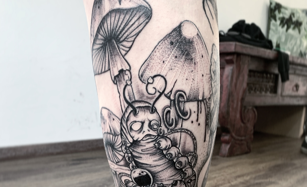 Foto von One Hundred Eyes Tattoo