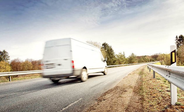 Photo of MAN AND VAN CARSHALTON - £30 p/h