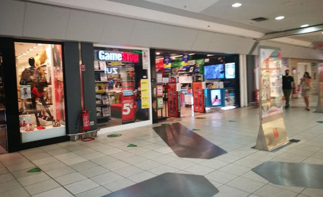 foto GameStop Roma via Della Primavera