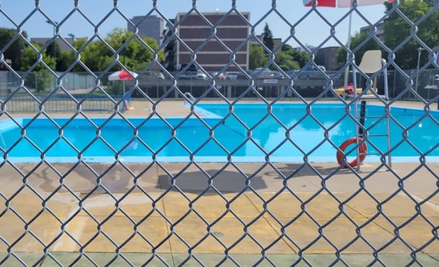 Photo of Leaside Park Outdoor Pool