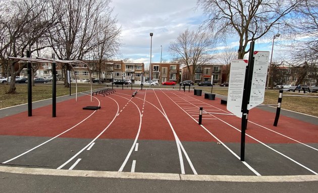 Photo of Parc Henri-Julien outdoor gym