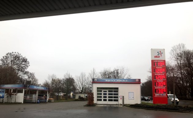 Foto von star Tankstelle Jennifer Beutel