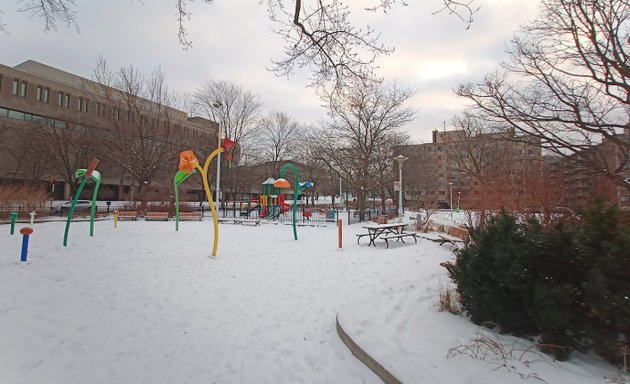 Photo of Parc Jean-Brillant play fountains