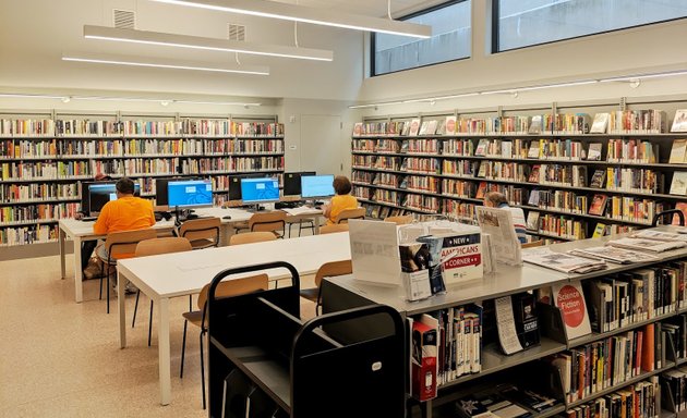 Photo of Van Cortlandt Library, Arline Schwarzman Building