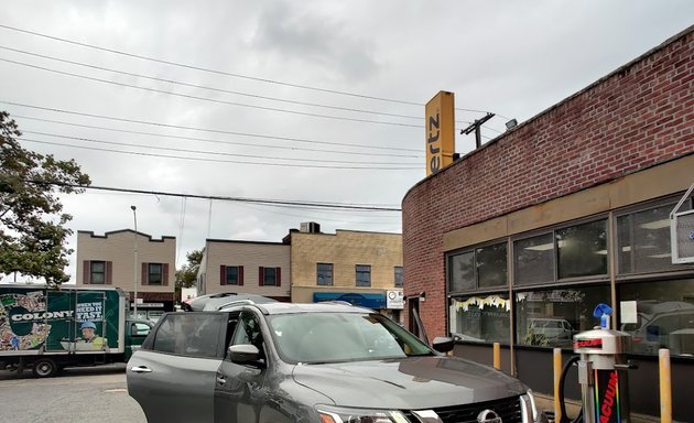 Photo of Hertz Car Rental - Middle Village - Metropolitan Avenue HLE