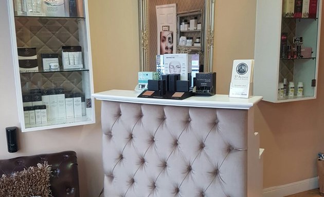 Photo of 5th Avenue Nails and Beauty
