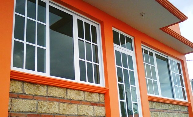 Foto de TECNIVID, Aluminio y Vidrio, Puertas y ventanas, Cabinas de Baño, Vidrio Templado