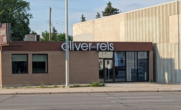 Photo of Oliver Reis Salon