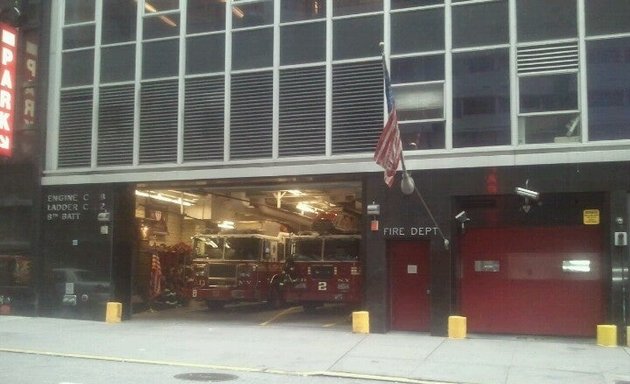 Photo of FDNY Engine 8/Ladder 2/Battalion 8