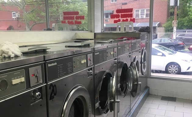 Photo of Li Jia Laundromat Inc