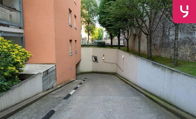 Photo de Yespark, location de parking au mois - Bibliothèque Georges Brassens/Avenue du