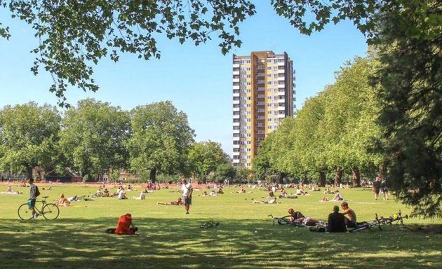 Photo of London Fields Tennis Courts