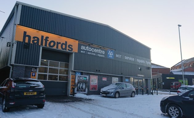 Photo of Halfords Autocentre Rochdale