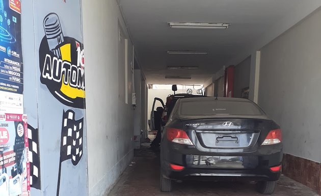 Foto de V16 Automotriz