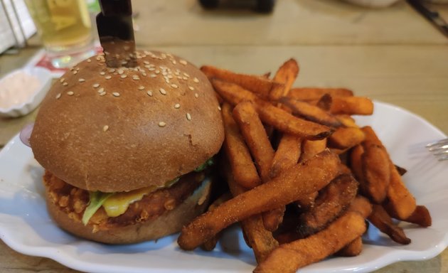 Foto von Curry Burger Beer Dolgenseestraße