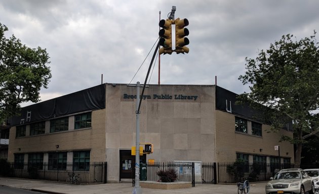 Photo of Mapleton Library