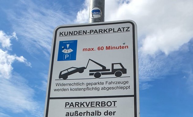 Foto von Kundenparkplatz