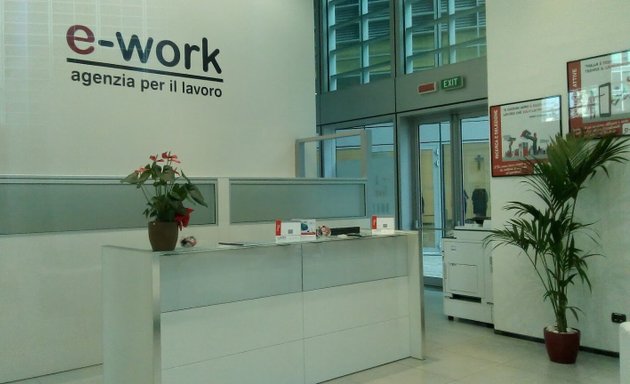 foto e-work Milano Job Center