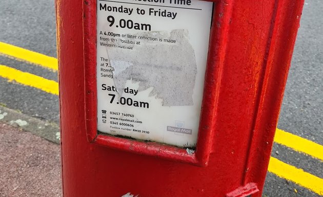Photo of Goring Rd Post Box - Royal Mail