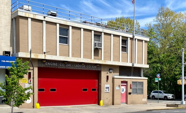 Photo of FDNY Engine 241/Ladder 109